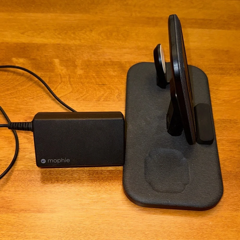 Mophie Dual Wireless Charging Pad in Dark Gray